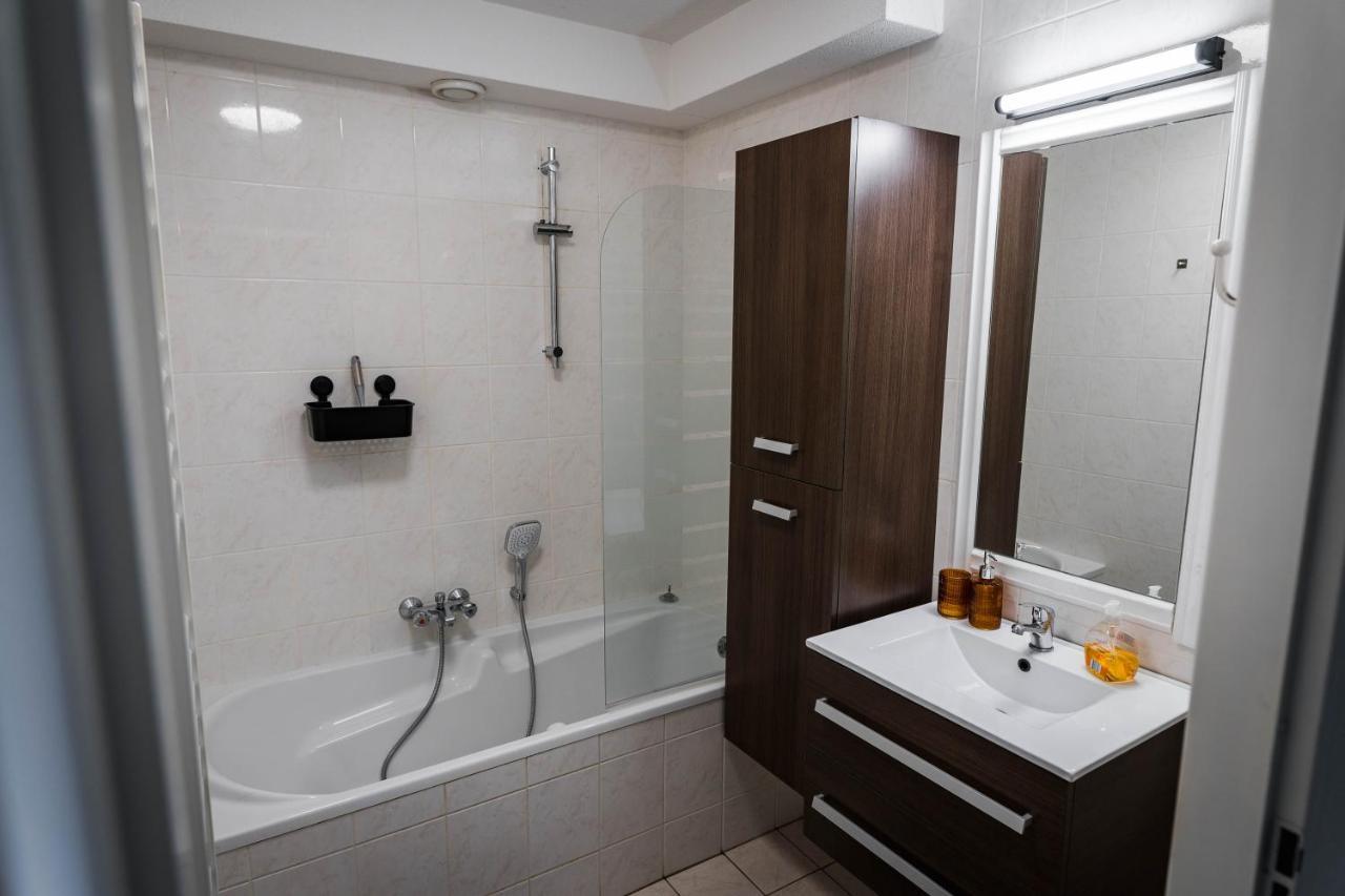 לונטרן Luxe Vakantiehuis In Het Bos Met Jacuzzi En Sauna מראה חיצוני תמונה